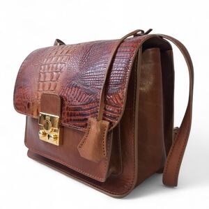 LAND LEATHER CRAFTSMANSHIP Croc Leather Crossbody Map Lock Key Flap Bag Charm